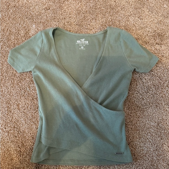 Green Hollister crop top - Picture 1 of 2